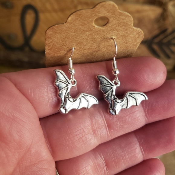 Vampire BAT earrings ~Gothic~Horror~Dracula~Halloween Jewelry~Goth~Witchy~Vamp - Picture 8 of 11